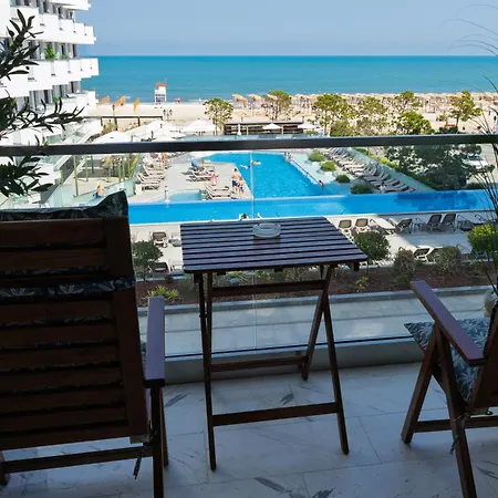 Aqua Vibes In Infinity Pool & Daire Navodari