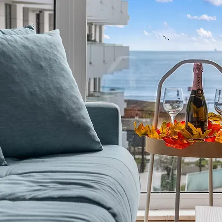 Aqua Vibes In Infinity Pool & Daire Navodari