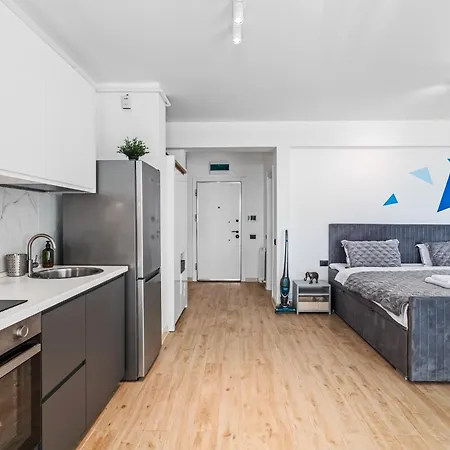 Aqua Vibes In Infinity Pool &