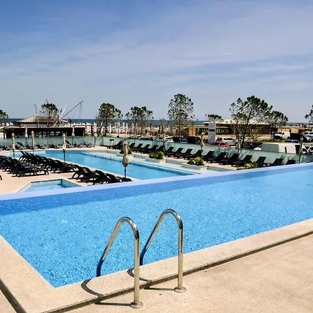 Daire Aqua Vibes In Infinity Pool & Navodari