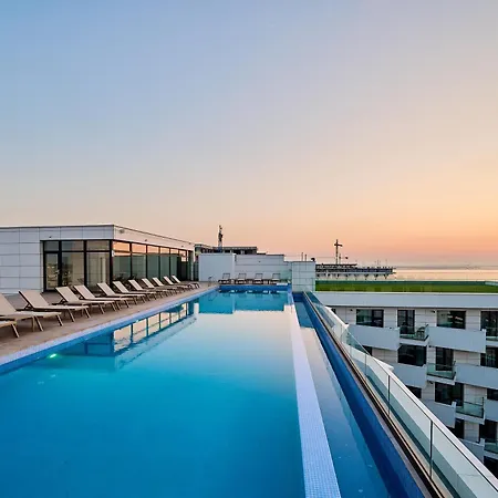 Aqua Vibes In Infinity Pool & Daire Navodari